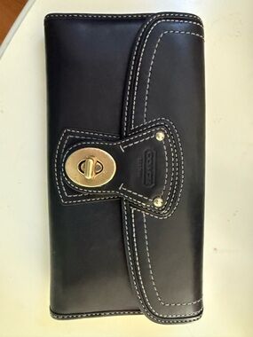 Coach vintage y2k legacy Black Leather gigi  turnlock wallet